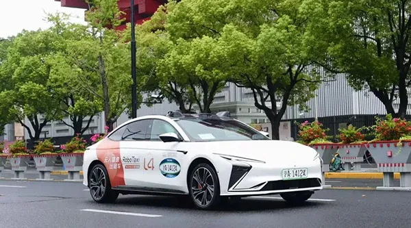 展商直擊 | 智己汽車亮相2025世界人工智能大會！首獲上海新一批智能網(wǎng)聯(lián)汽車示范運營牌照