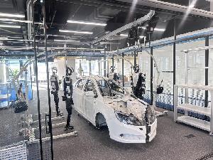 實探｜裝配加工、配藥、疊衣服……人形機(jī)器人怎么訓(xùn)練？